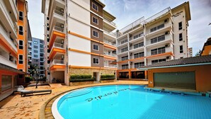 Piscina com as palavras 