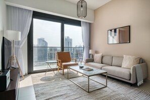 TV, stereo - Blueground | Downtown Dubai, pool, nr Burj Khalifa (Dubai)