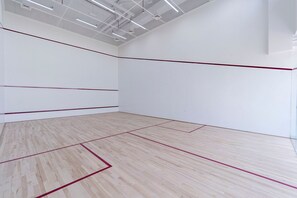 Sport court - Blueground | DIFC, pool, nr Dubai Mall (Dubai)