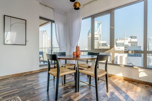 Dining - Blueground | South Ridge, pool, nr Park (Dubai)