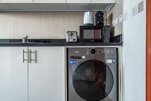 Interior - Blueground | DIFC, pool, nr Dubai Mall (Dubai)