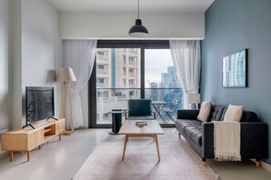 TV, stereo - Blueground | Downtown Dubai, pool, nr Burj Khalifa (Dubai)