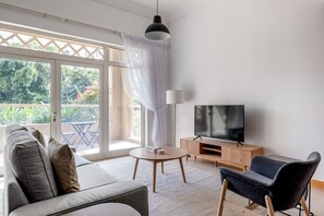Fernseher, Stereoanlage