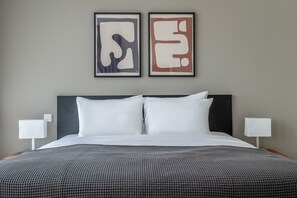 Iron/ironing board, WiFi, bed sheets - Blueground | DIFC, pool, nr Dubai Mall (Dubai)