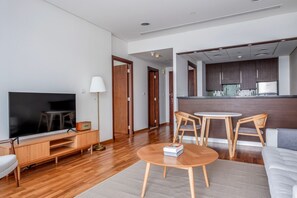 Interior - Blueground | DIFC, pool, nr Dubai Mall (Dubai)