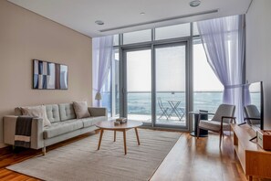 TV, stereo - Blueground | DIFC, pool, nr Dubai Mall (Dubai)