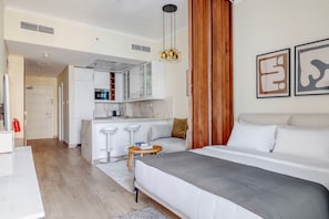 Iron/ironing board, WiFi, bed sheets