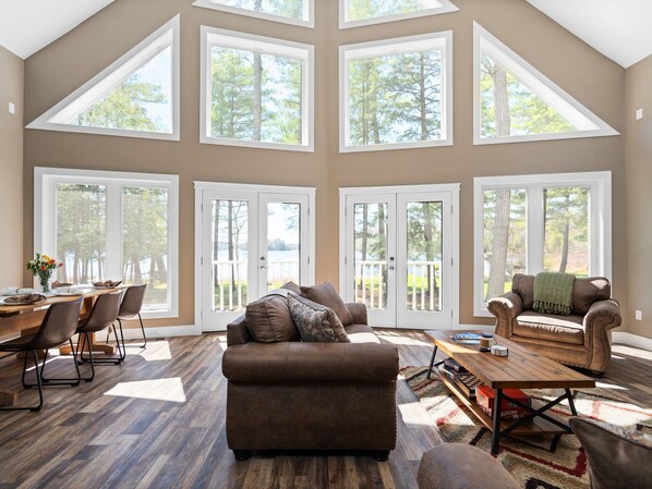 TV, fireplace, offices