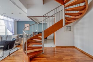 Interior - Blueground | DIFC, pool, nr Dubai Frame (Dubai)