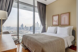 Iron/ironing board, WiFi, bed sheets - Blueground | DIFC, pool, nr Dubai Frame (Dubai)