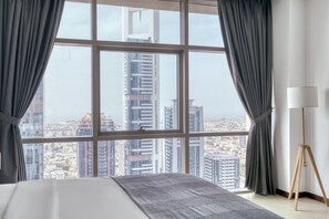 Iron/ironing board, WiFi, bed sheets - Blueground | DIFC, shared pool, nr Dubai Mall (Dubai)
