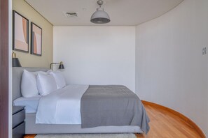 Iron/ironing board, WiFi, bed sheets - Blueground | DIFC, rooftop pool, nr Dubai Frame (Dubai)