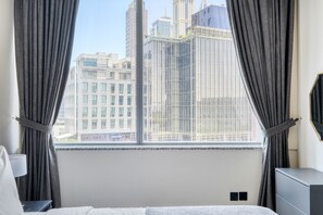Iron/ironing board, WiFi, bed sheets - Blueground | DIFC, rooftop pool, nr Burj Khalifa (Dubai)
