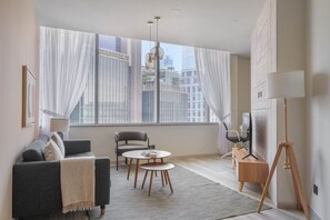 Fernseher, Stereoanlage