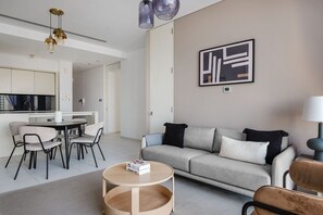 TV, stereo - Blueground | DIFC, pool, nr Dubai Mall (Dubai)