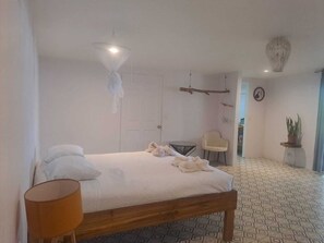 1 bedroom, WiFi, bed sheets