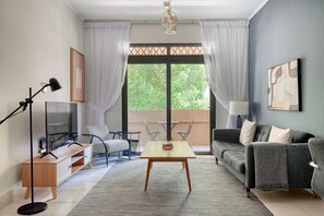 TV, stereo - Blueground | Old Town, pool, nr City Park (Dubai)