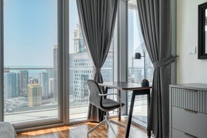 Interior - Blueground | DIFC, pool, nr Dubai Aquarium (Dubai)