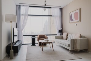 TV, stereo - Blueground | DIFC, pool, nr Dubai Fountain (Dubai)