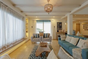 Luxury Villa | Living area - Casa Singh BY Akama Homes (Morjim)