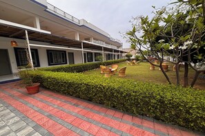 Dagelijks ontbijt met lokale gerechten (INR 250 per persoon)