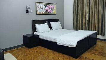 House, 4 Bedrooms | Desk, free WiFi, bed sheets