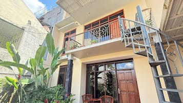 Fachada de la propiedad
