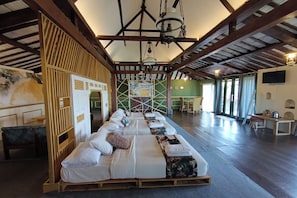 Grand Room | Desk, free WiFi, bed sheets - Mendulang By Belza By Zuzu (Lembang)