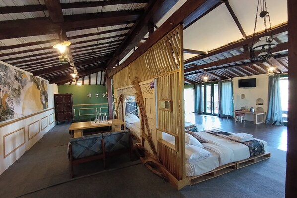 Habitación Grand | Escritorio, wifi gratis y ropa de cama 