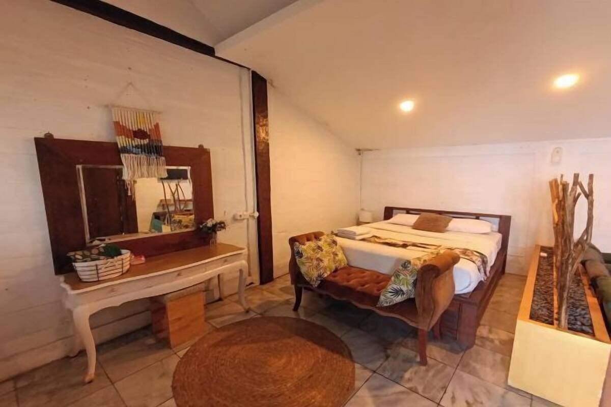 1 bedroom, desk, free WiFi, bed sheets