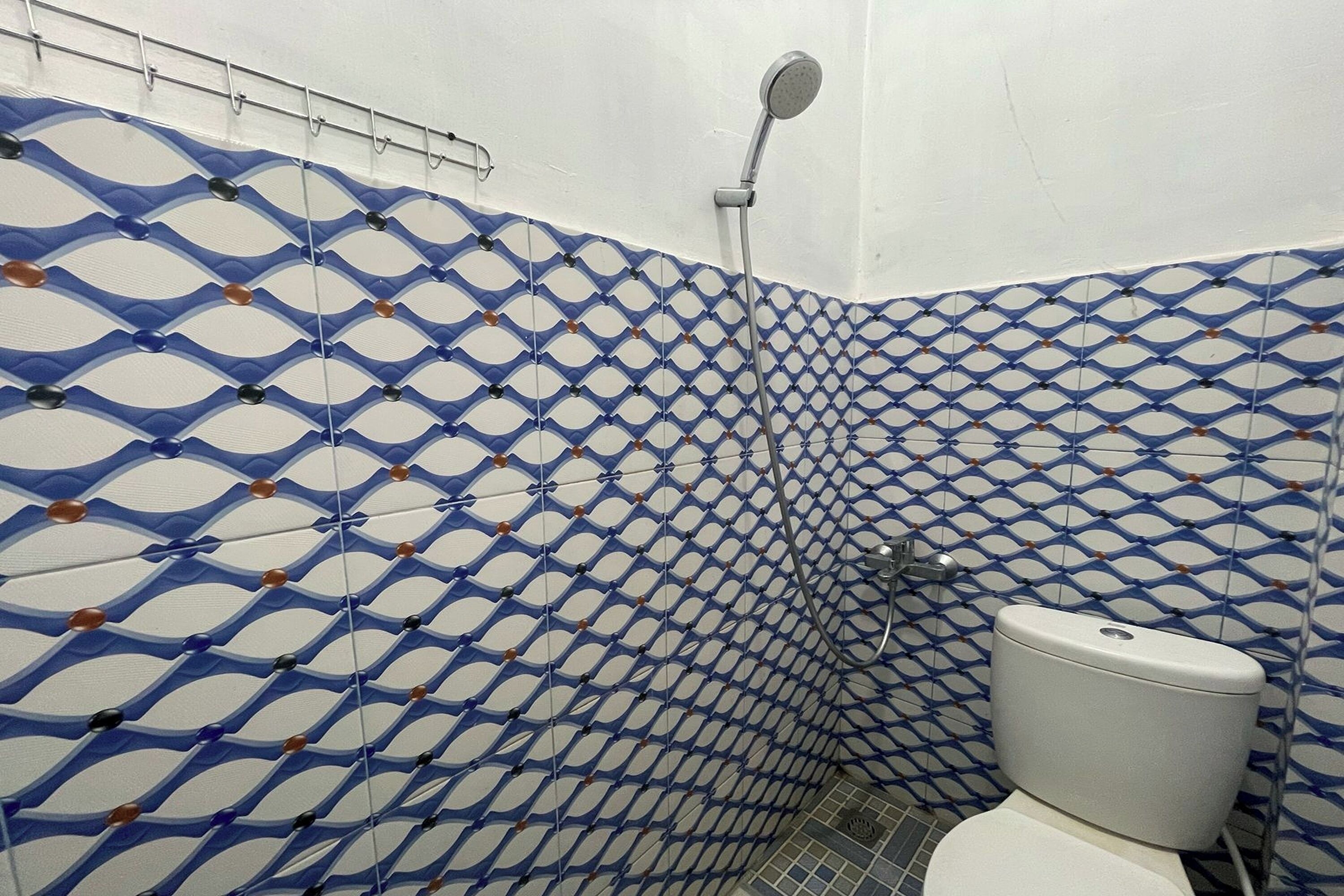 Standard Room | Bathroom | Shower, free toiletries, slippers, towels