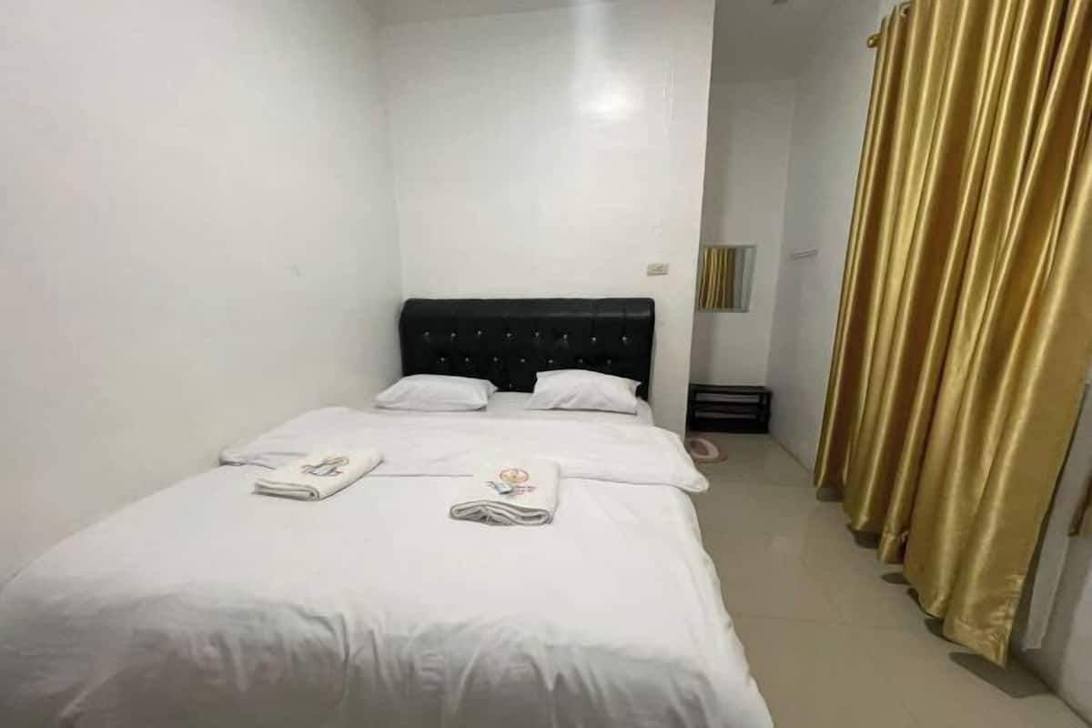 Desk, WiFi (free), bed sheets