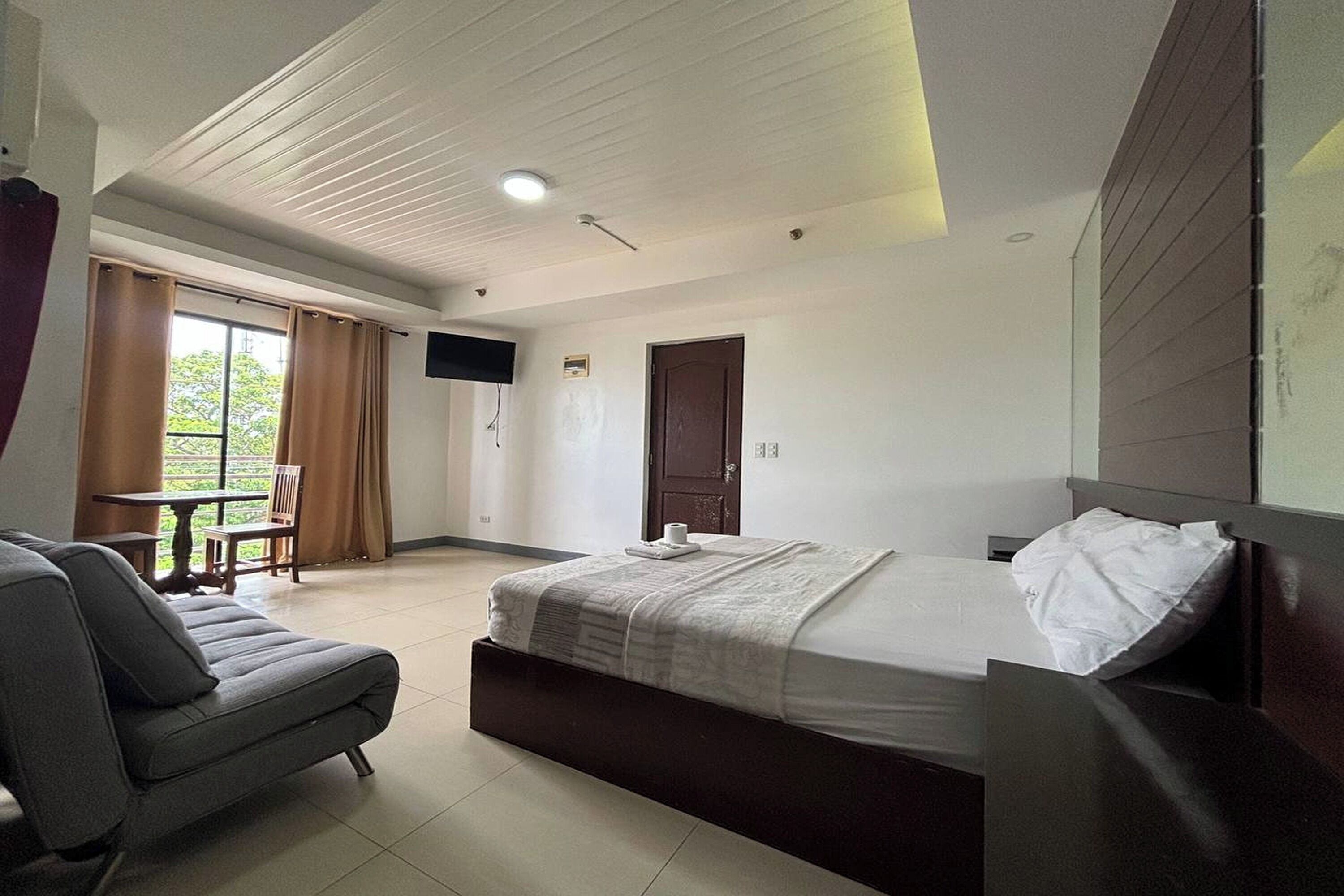 Deluxe Double Room | Iron/ironing board, free WiFi, bed sheets