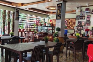 Daily local cuisine breakfast for a fee - Mom Shie'S Apartelle (Caba)