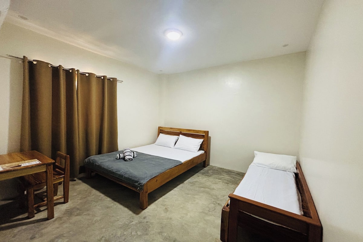 Twin Room | Free WiFi, bed sheets