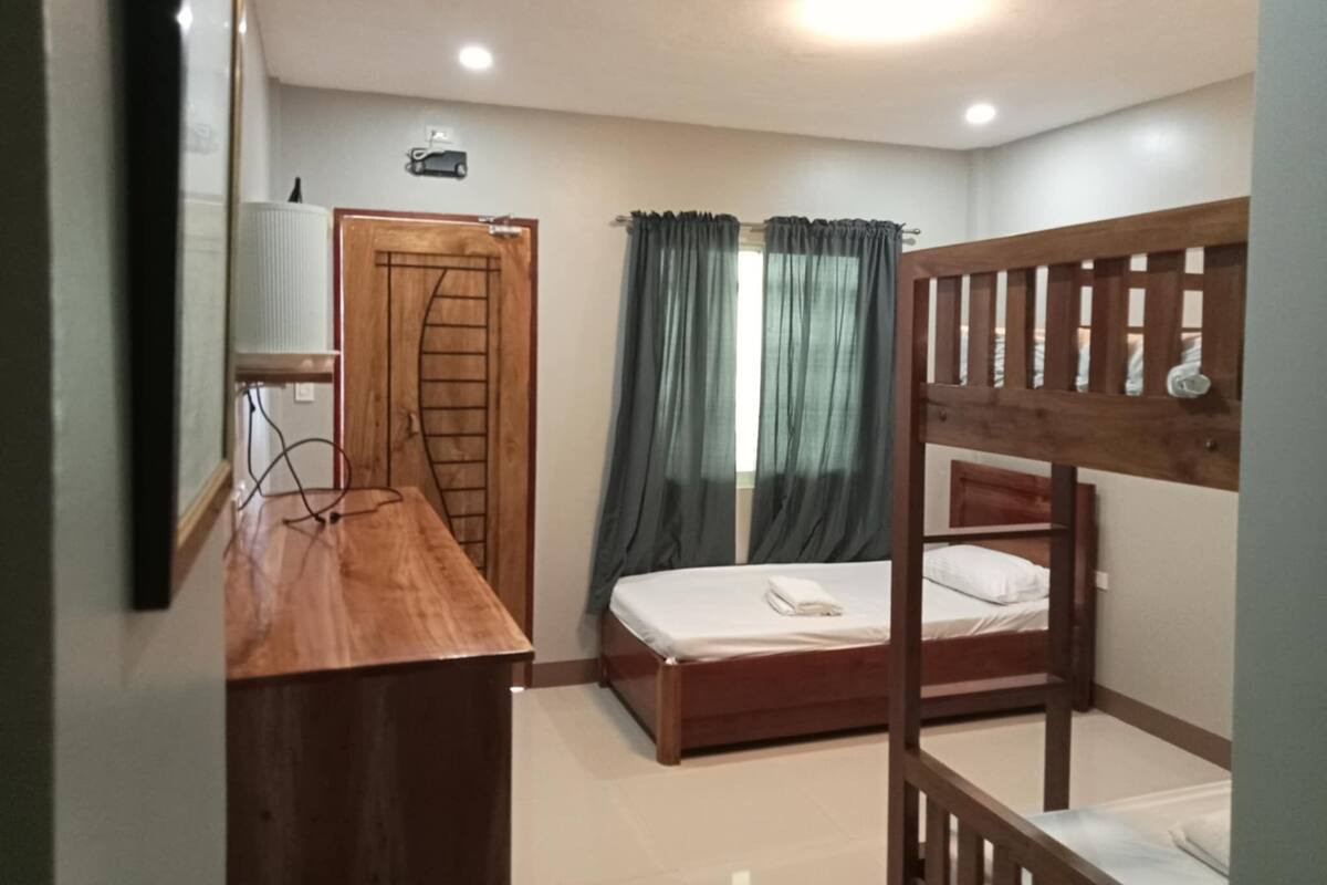ห้องทริปเปิล | โต๊ะทำงาน, เตียงเสริม/เปล, Wi-Fi ฟรี, ผ้าปูที่นอน