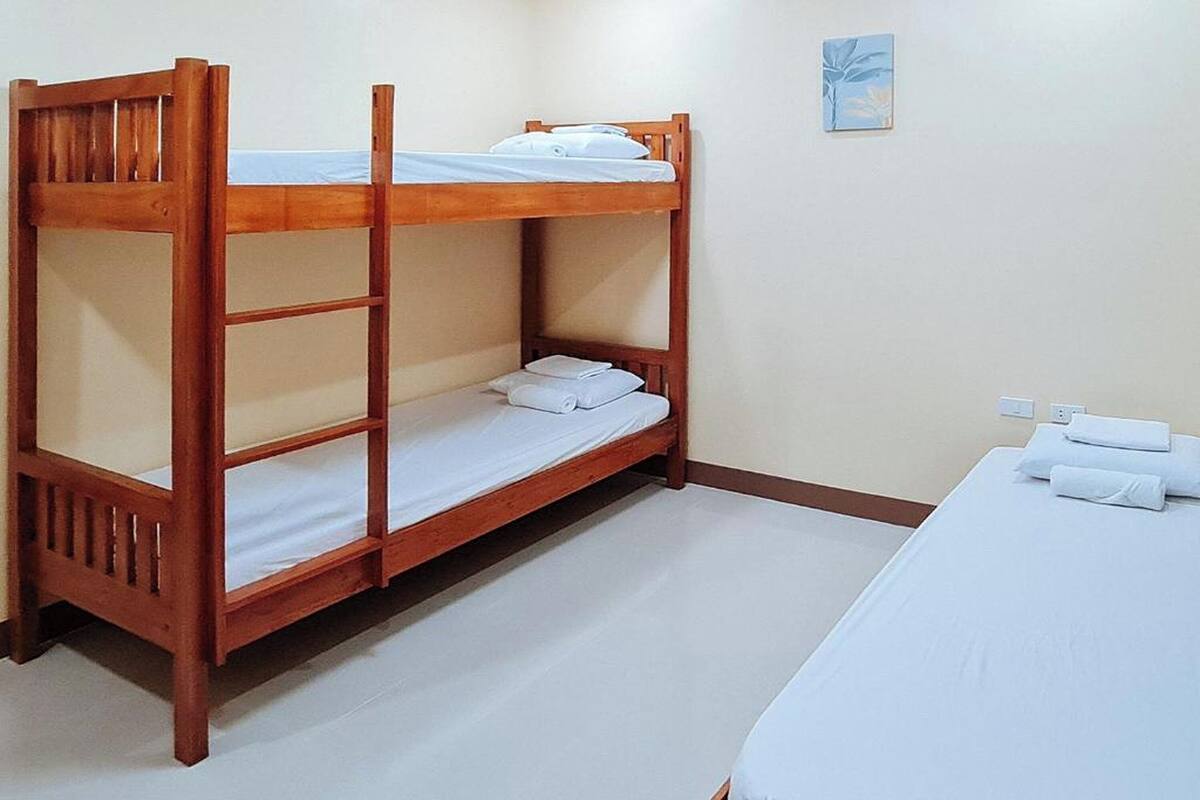 ห้องแฟมิลี่ | โต๊ะทำงาน, เตียงเสริม/เปล, Wi-Fi ฟรี, ผ้าปูที่นอน