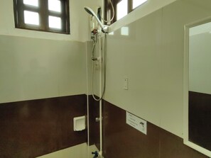 Doppia Standard, 1 letto queen | Bagno | Doccia, set di cortesia gratuito, asciugamani