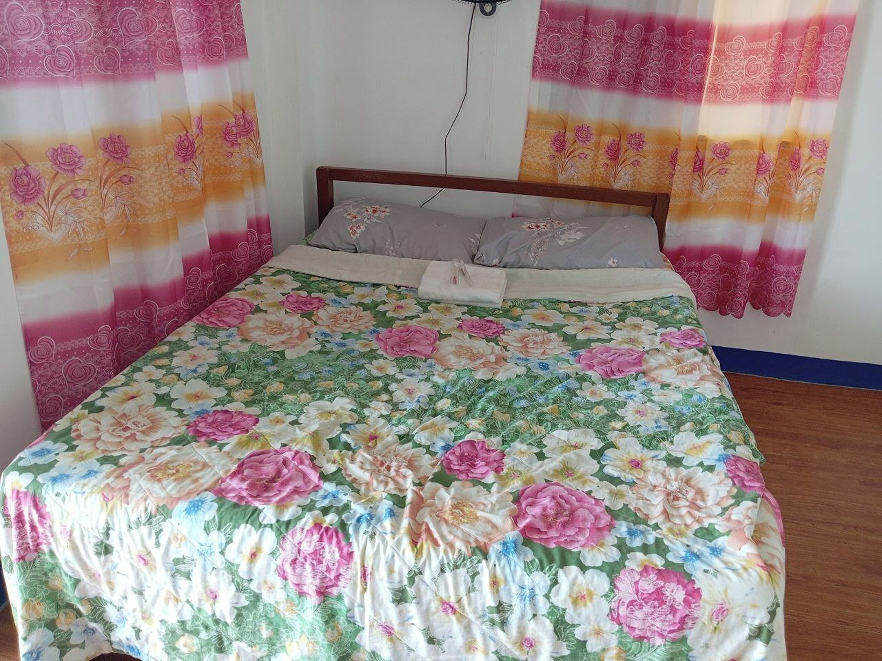 غرفة فردية | مكتب وواي فاي مجانًا وملاءات أسرّة