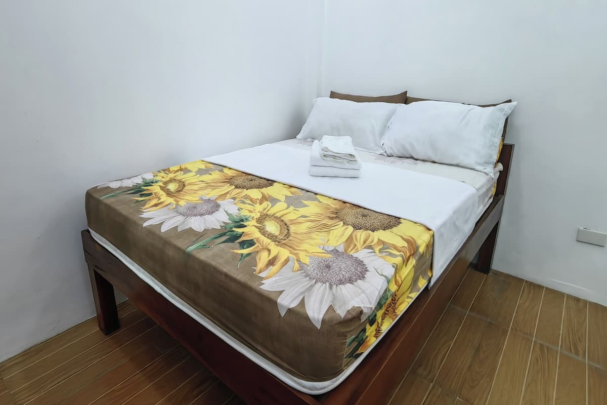 Standard Double Room, 1 Queen Bed