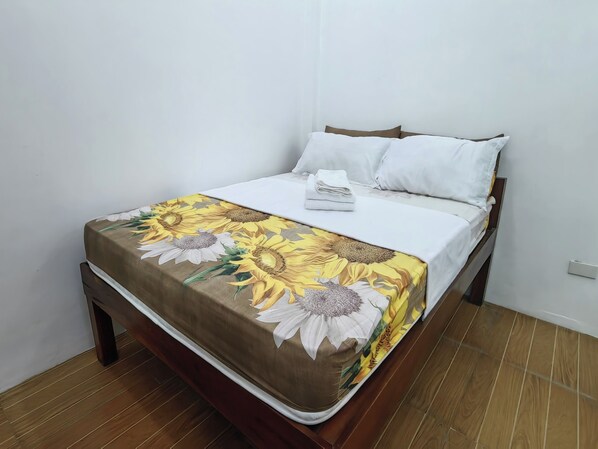 مكتب وواي فاي مجانًا وملاءات أسرّة