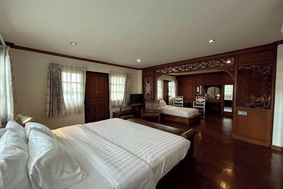 Desk, WiFi (free), bed sheets
