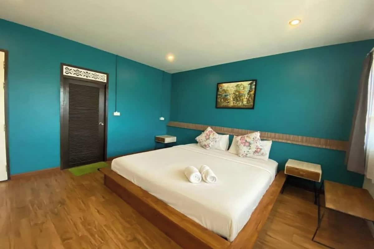Double Room | Desk, free WiFi, bed sheets