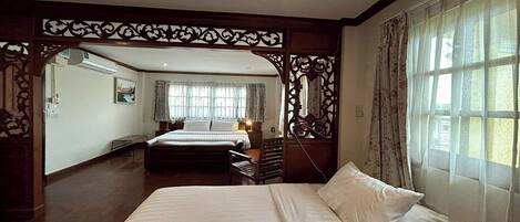 Family Room | Desk, free WiFi, bed sheets