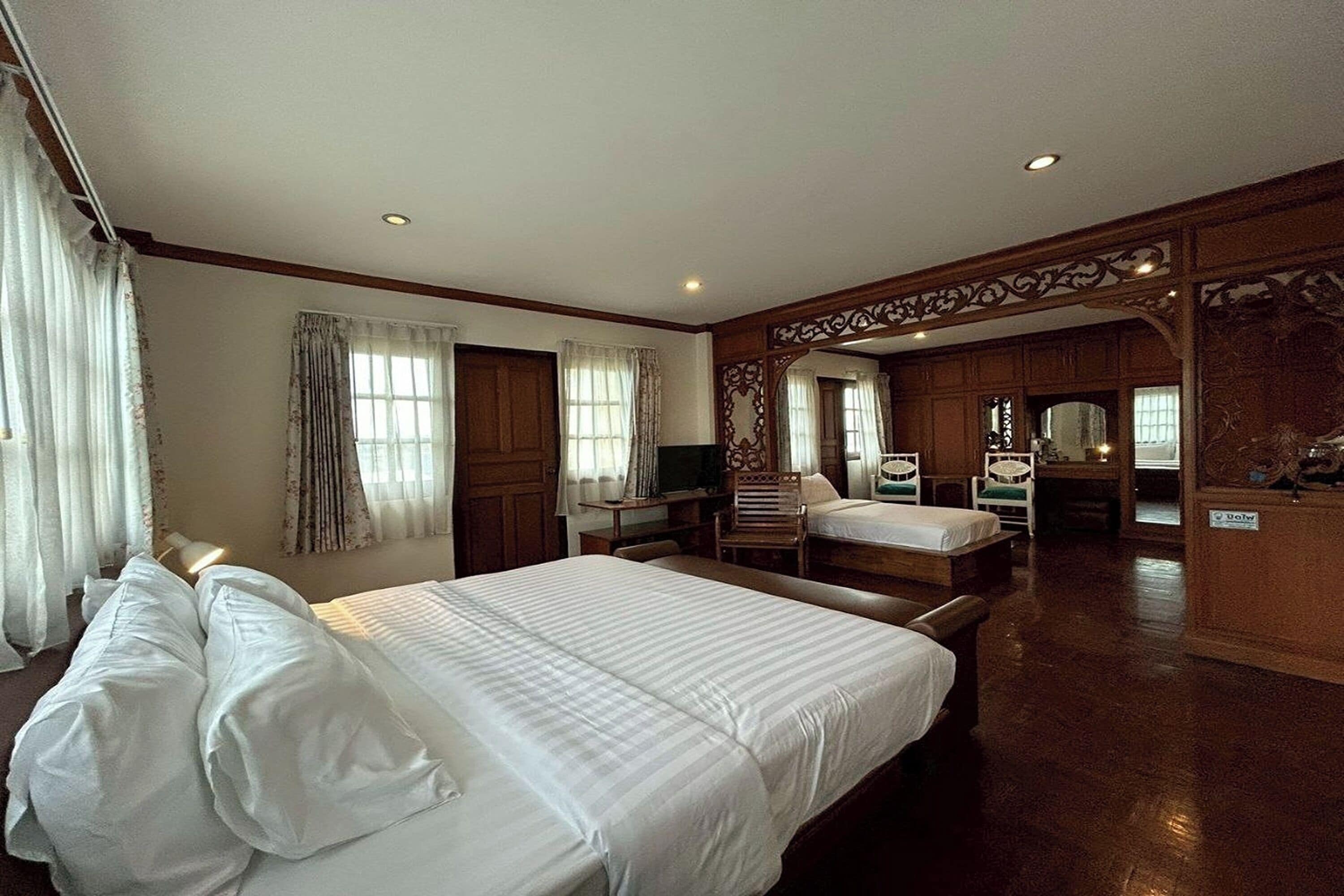 Habitación familiar | Escritorio, wifi gratis y ropa de cama 