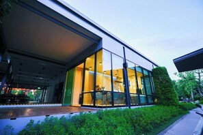 Front of property - Chatnipa Beach Resort (Rayong)