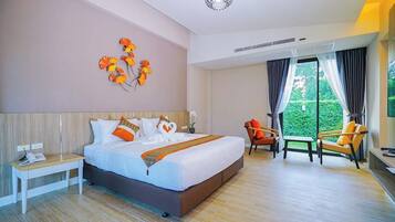 Villa, 1 King Bed | Desk, free WiFi, bed sheets