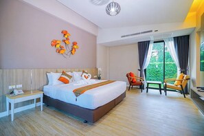 Villa, 1 King Bed | Desk, free WiFi, bed sheets - Chatnipa Beach Resort (Rayong)