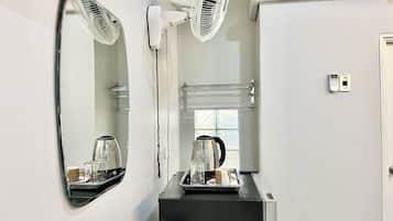 Chambre Double Standard | Bureau, lits pliants/supplémentaires, Wi-Fi gratuit, draps fournis