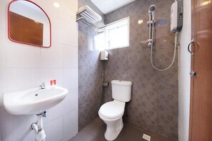 淋浴設備、淋浴花灑、免費盥洗用品、吹風機